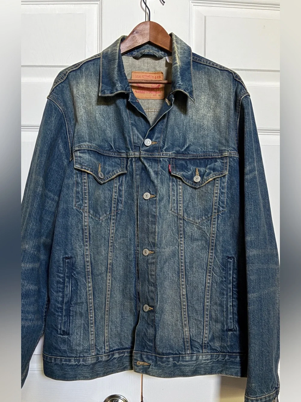 Levi’s Men’s Denim Jacket XL Blue Trucker Button Front Faded Wash Jean Jacket - Picture 2 of 10